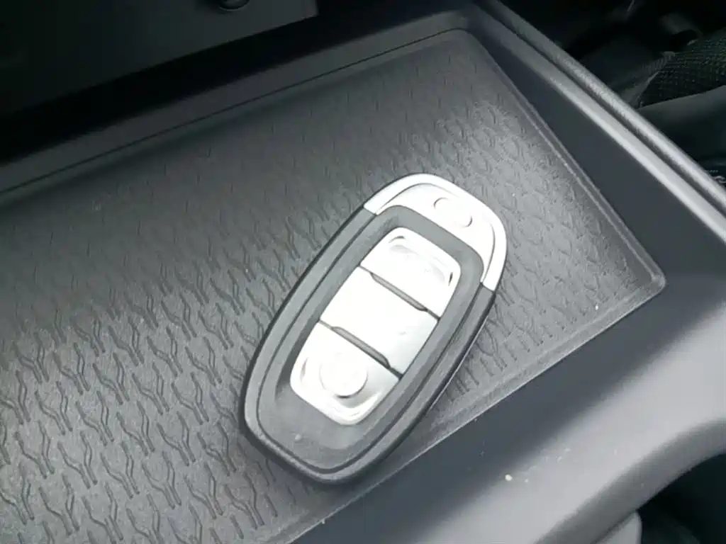 Hongqi E-QM5 2025 610km PLUS