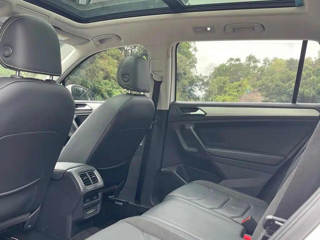 Volkswagen Tiguan L PHEV — миниатюра 28