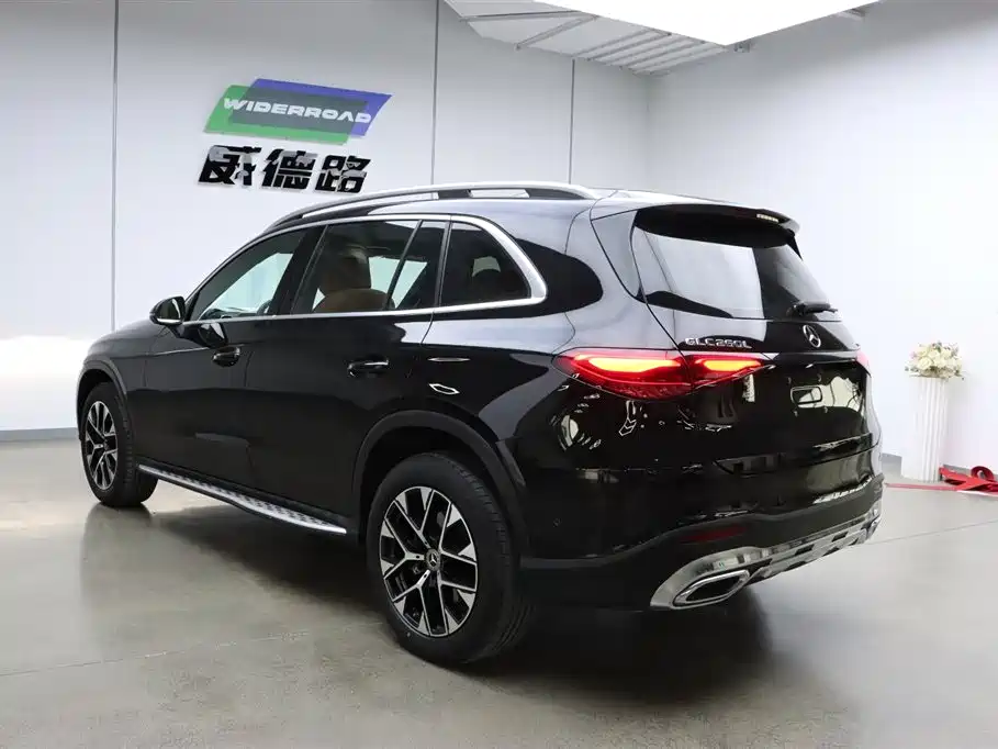Mercedes-Benz GLC 2023 GLC 260 L 4MATIC 5 мест