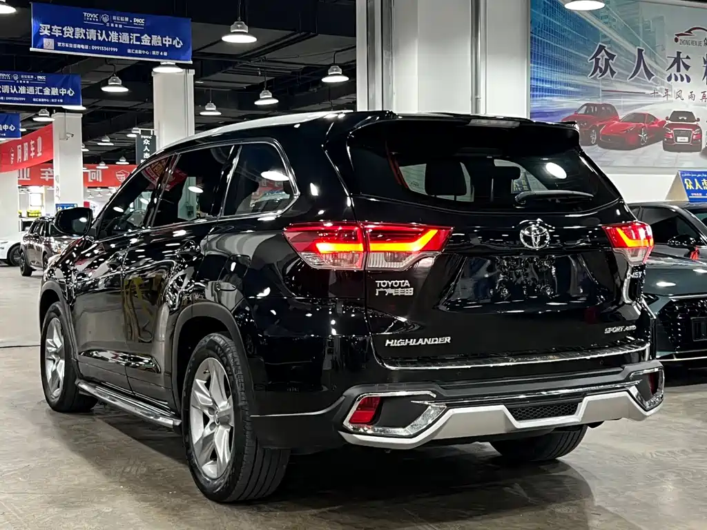 Toyota Highlander 2018 2.0T Luxury 7 мест V