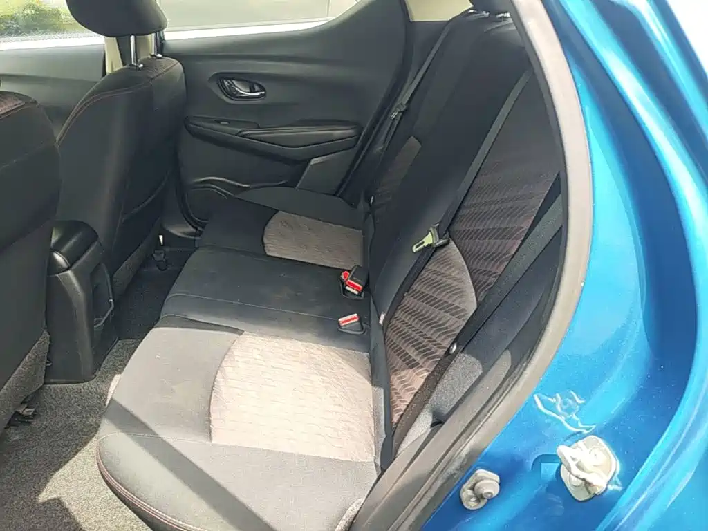 Nissan Bluebird — миниатюра 17