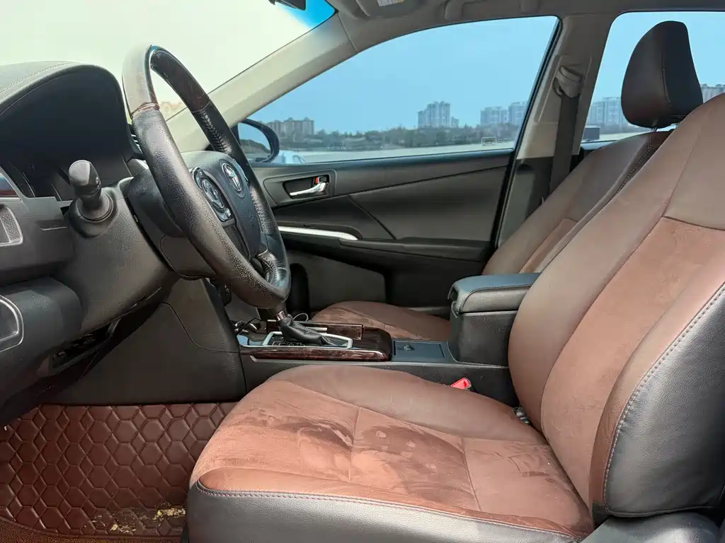 Toyota Camry 2016 2.0G Luxury