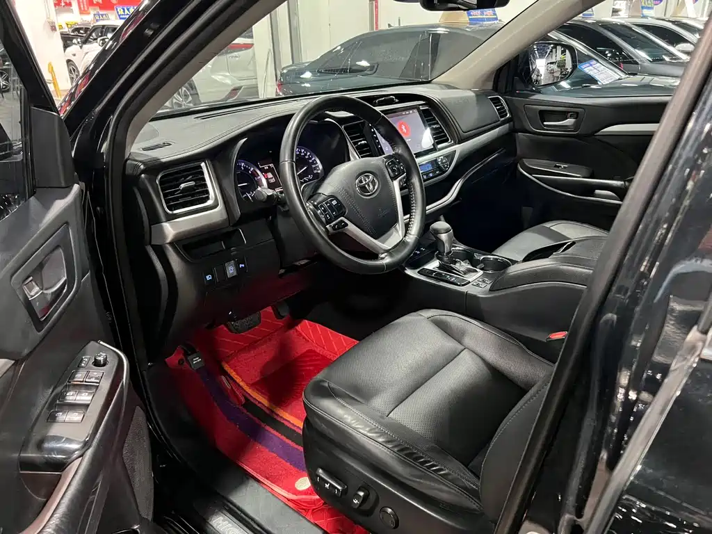 Toyota Highlander 2018 2.0T Luxury 7 мест V