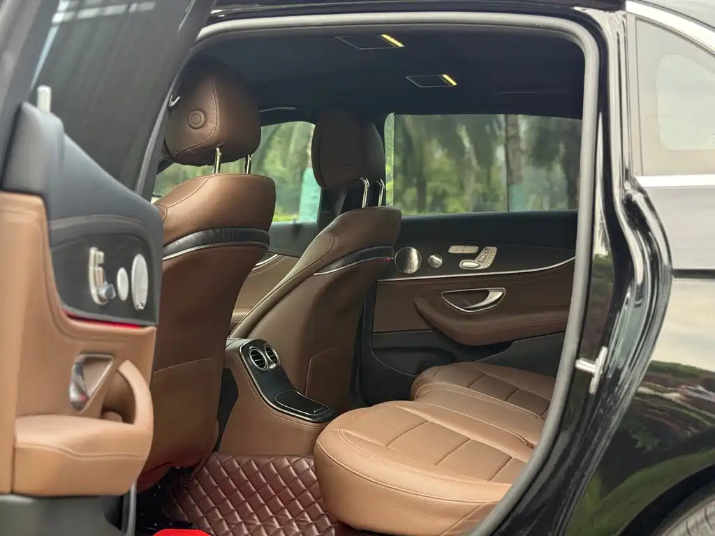 Mercedes-Benz E-Class — миниатюра 7