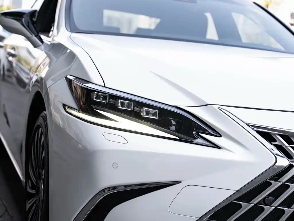 Lexus ES 2024 200