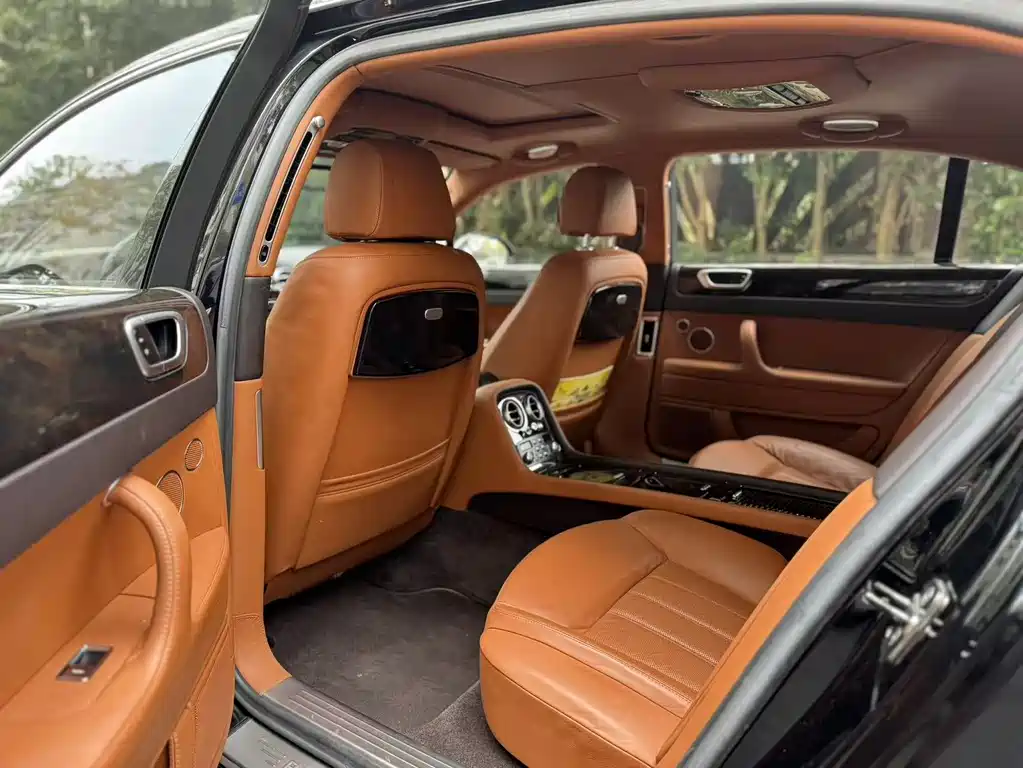 Bentley Flying Spur 2010 6.0T мест