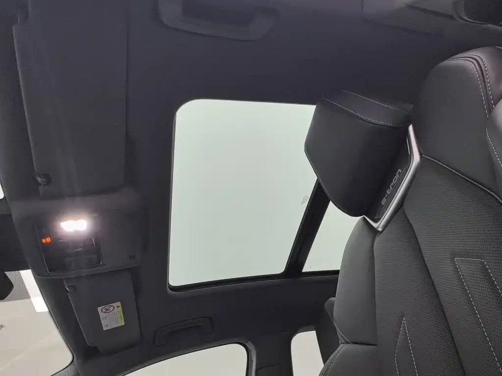 Audi Q4 e-tron — миниатюра 14