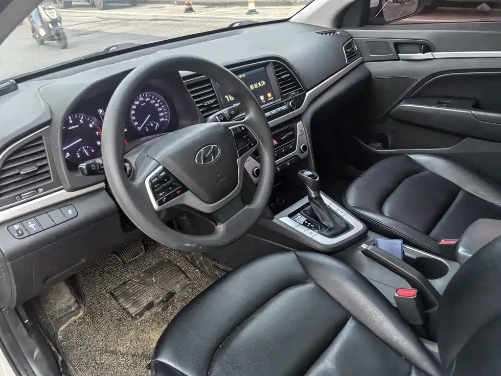 Hyundai Elantra — миниатюра 9
