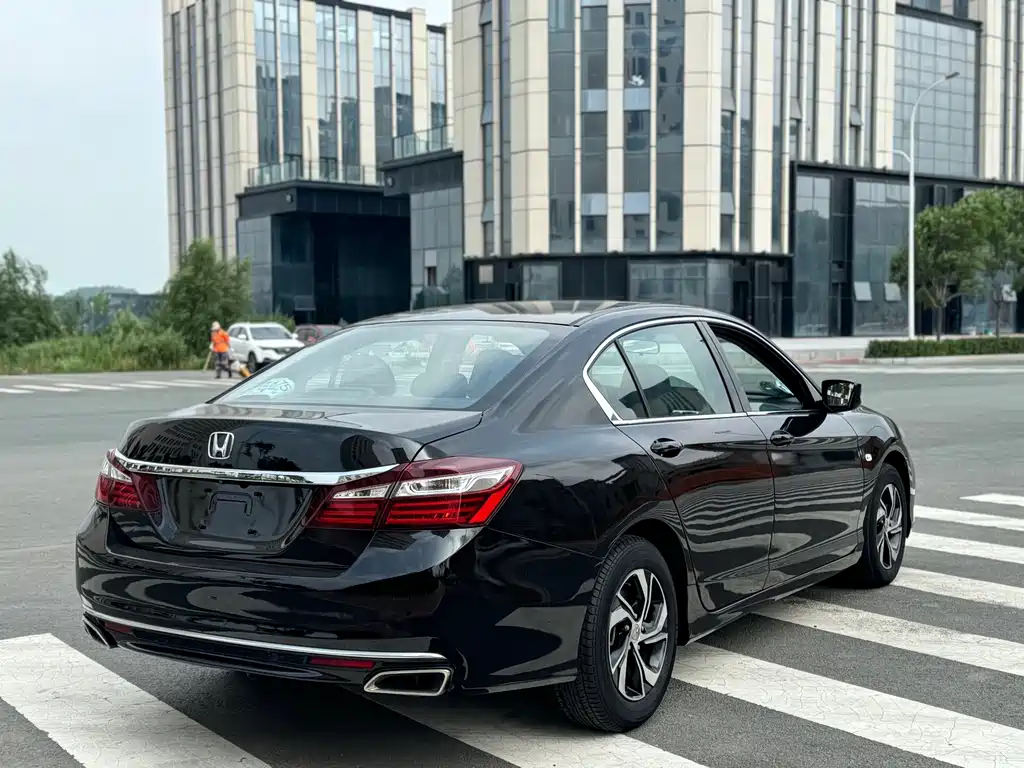 Honda Accord — миниатюра 9