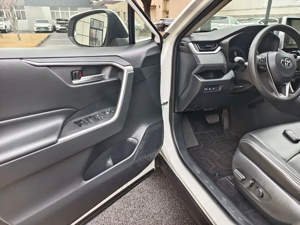 TOYOTA RAV4 RONGFANG