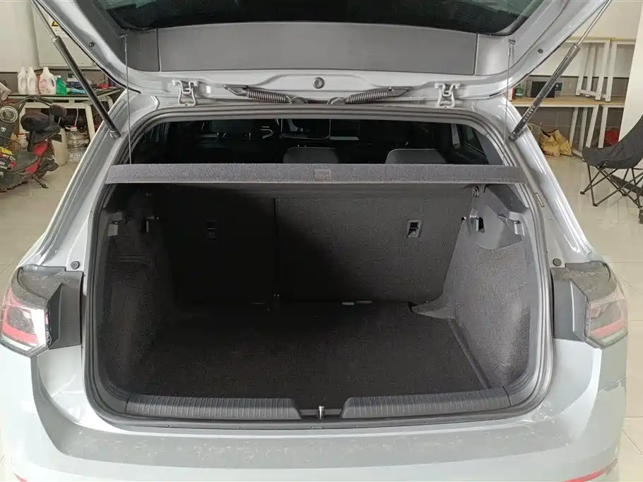 Volkswagen Golf 2025 300TSI R-Line