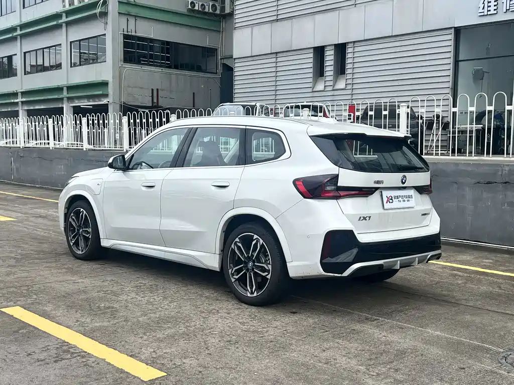 BMW iX1 — миниатюра 7