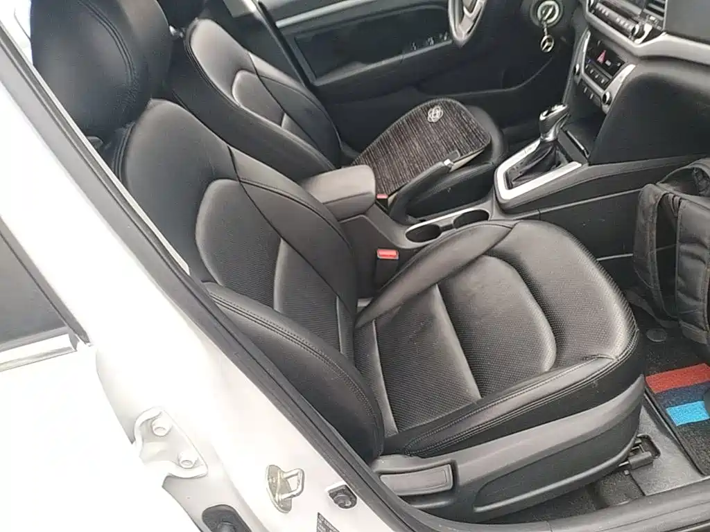 Hyundai Elantra — миниатюра 25