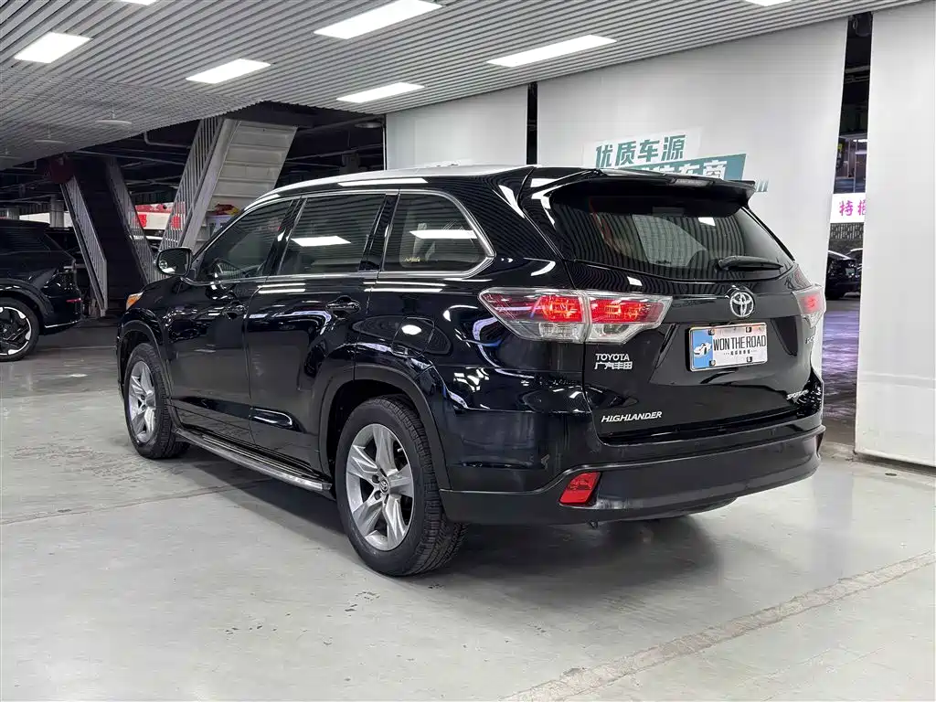 TOYOTA HIGHLANDER