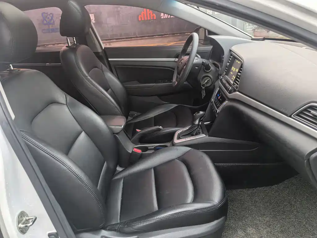 Hyundai Elantra — миниатюра 16