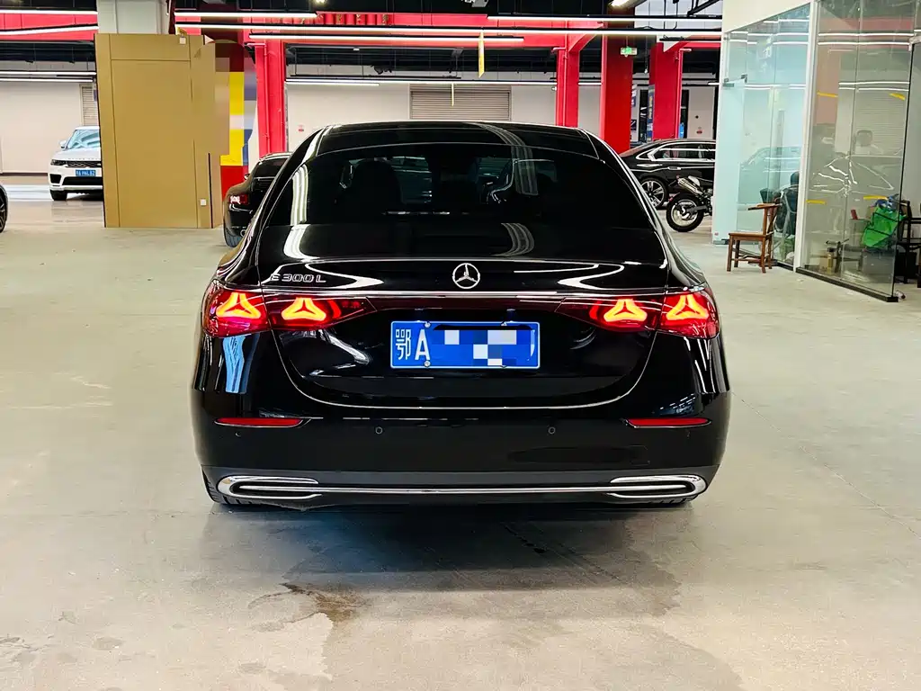 Mercedes-Benz E-Class — миниатюра 5