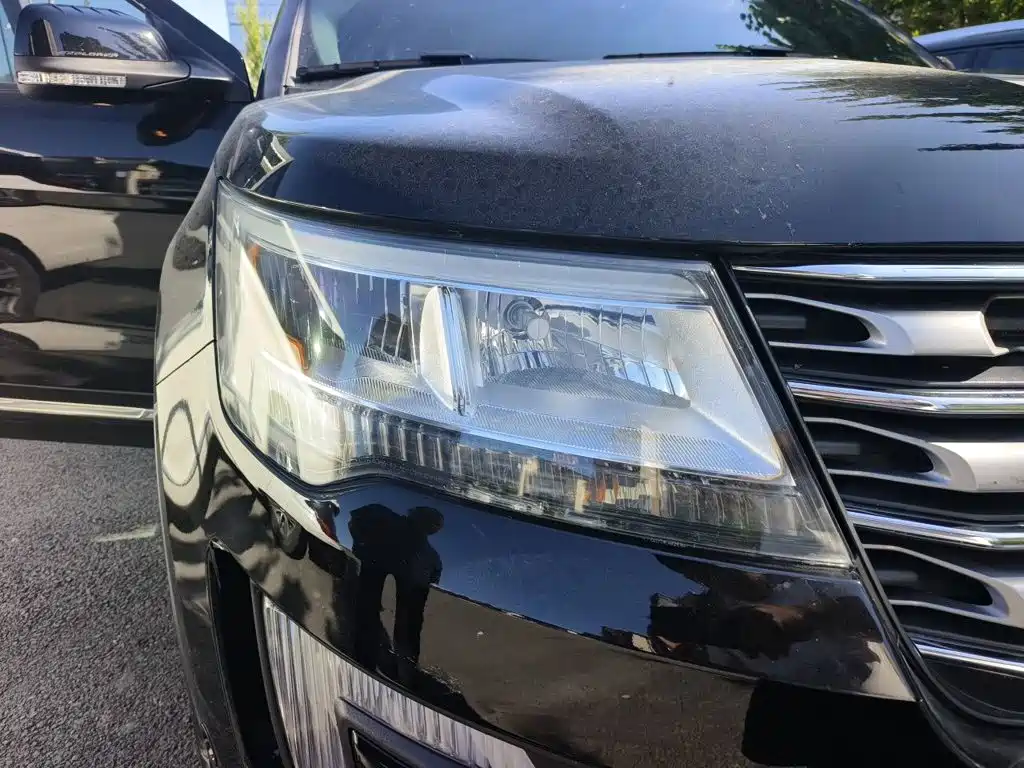Ford Explorer (Import) — миниатюра 7