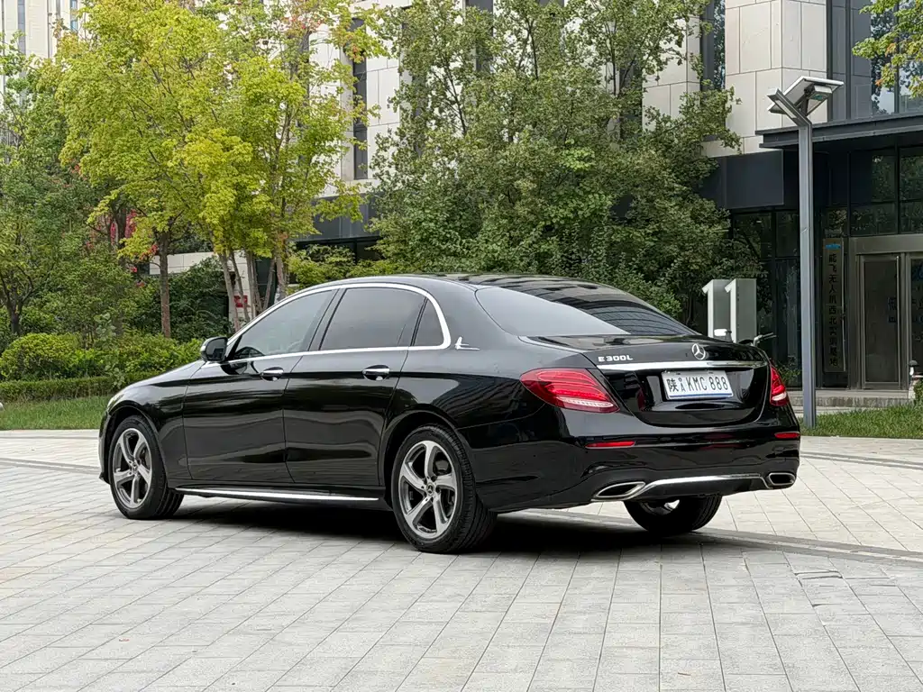 Mercedes-Benz E-Class — миниатюра 4