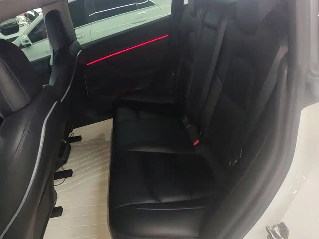 Tesla Model 3 — миниатюра 17