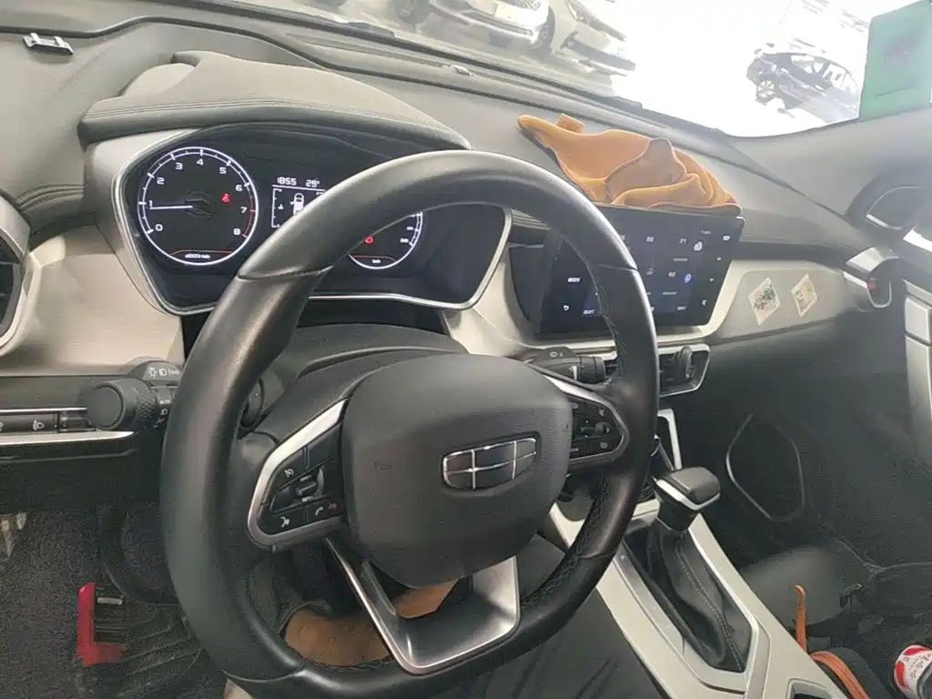 Geely Binyue — миниатюра 10