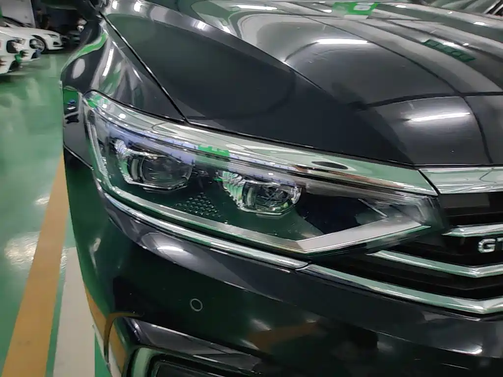 Volkswagen Magotan PHEV — миниатюра 9