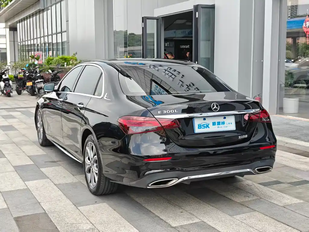 Mercedes-Benz E-Class — миниатюра 5