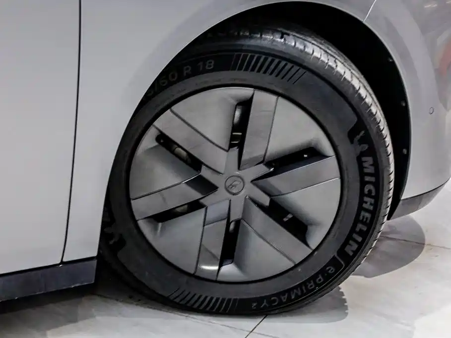 Li Auto Li MEGA — миниатюра 3