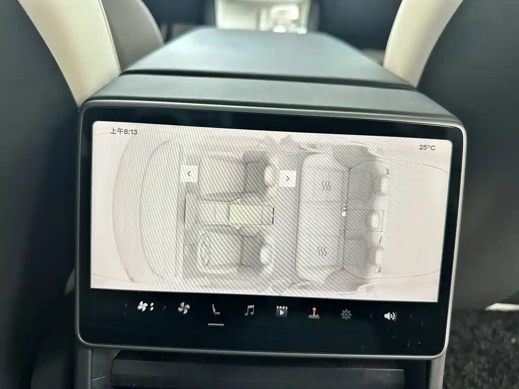 Tesla Model 3 — миниатюра 8