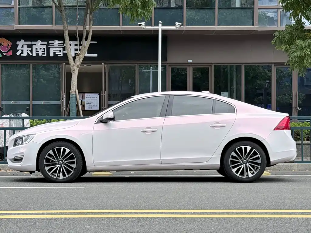 Volvo S60 — миниатюра 3