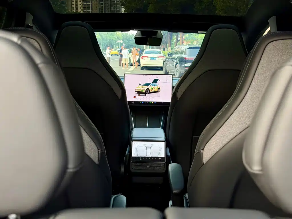 Tesla Model Y L — миниатюра 11