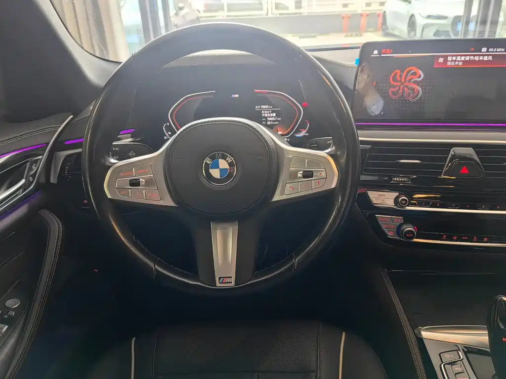BMW 5 Series — миниатюра 9