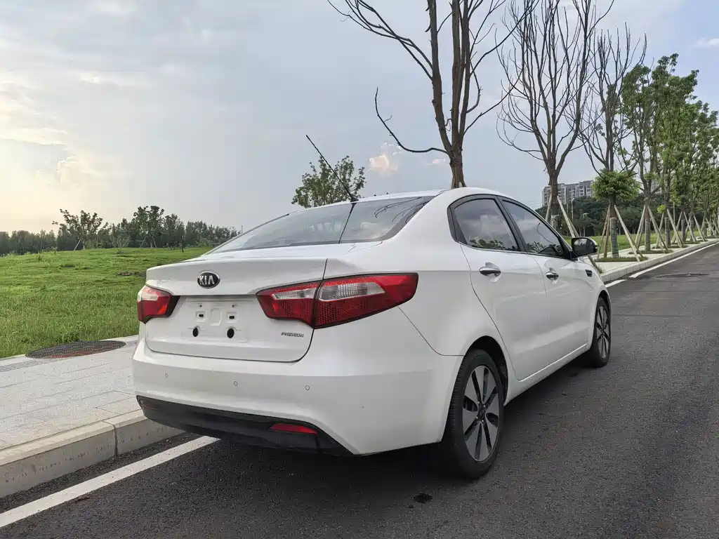 Kia K2 — миниатюра 8
