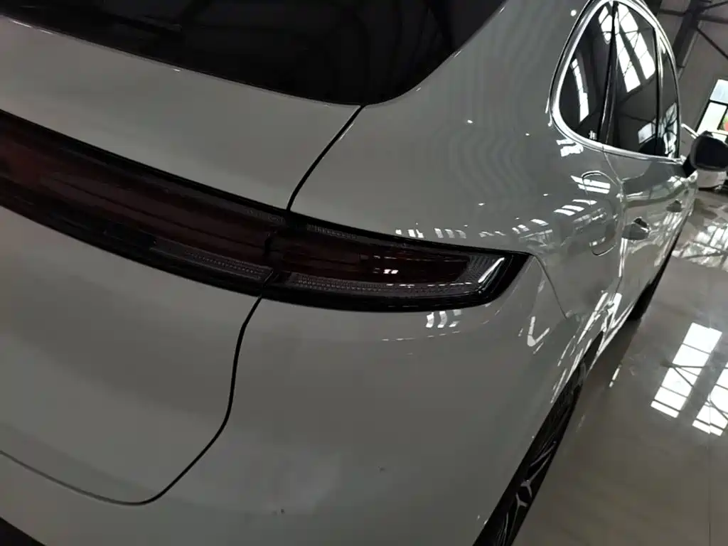 Porsche Cayenne — миниатюра 8
