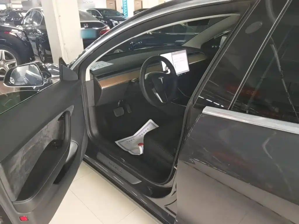 Tesla Model 3 — миниатюра 15