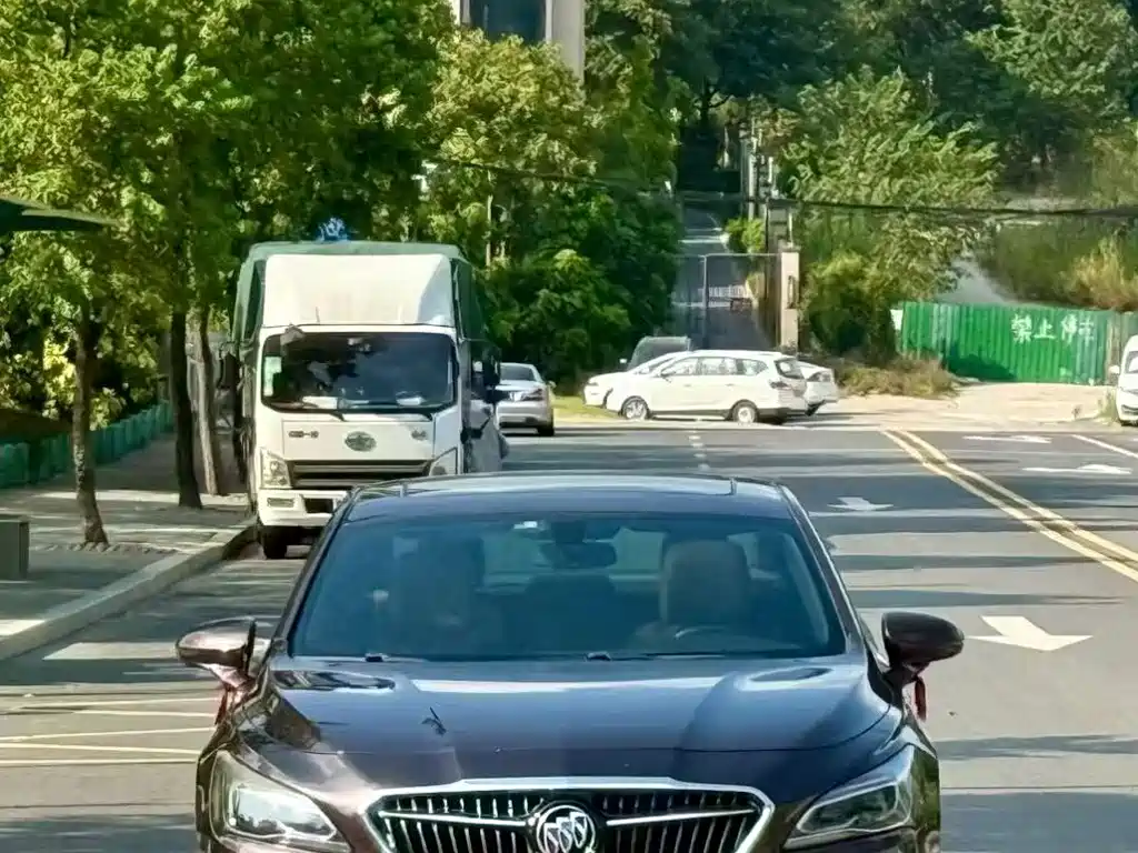 Buick LaCrosse — миниатюра 2