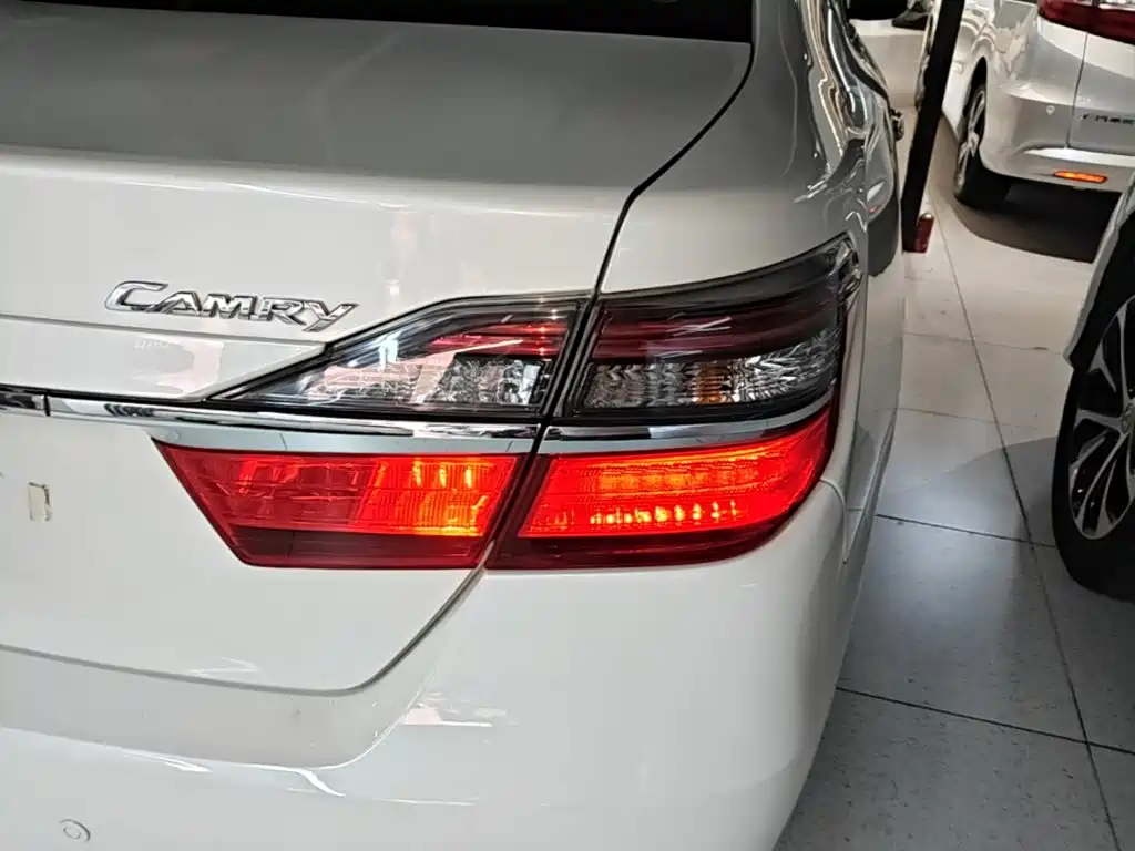 Toyota Camry — миниатюра 8
