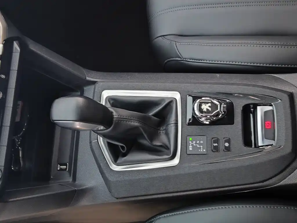 Peugeot 408 — миниатюра 24