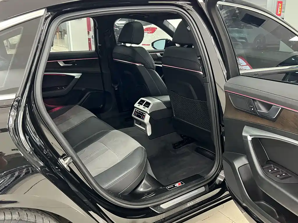 Audi A6L New Energy — миниатюра 10