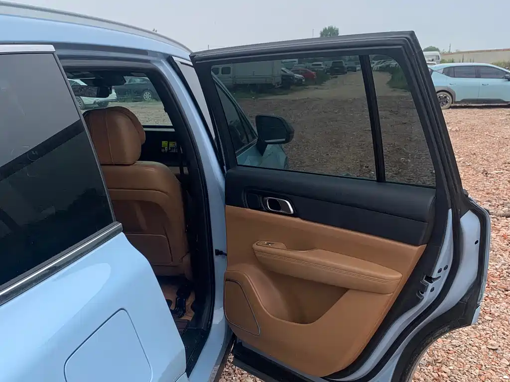 Li Auto ONE 2021 6 мест