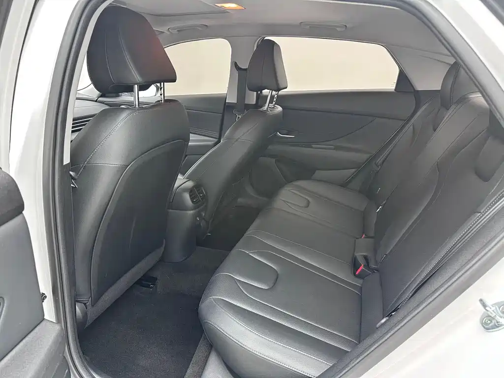 Hyundai Elantra — миниатюра 10