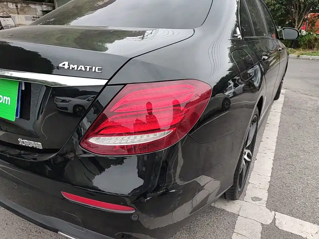 Mercedes-Benz E-Class — миниатюра 8