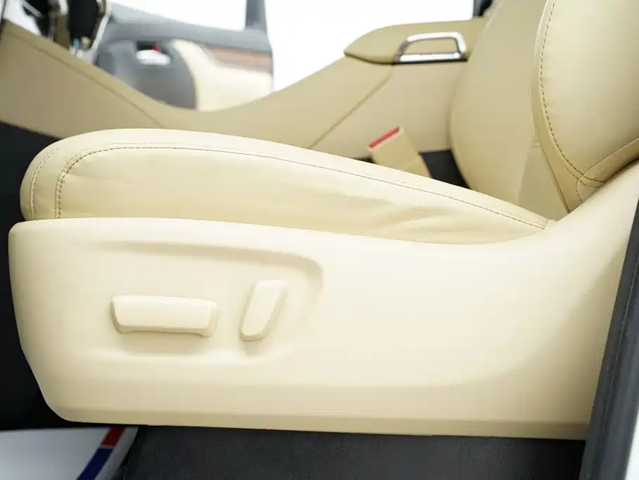 Toyota Alphard — миниатюра 8