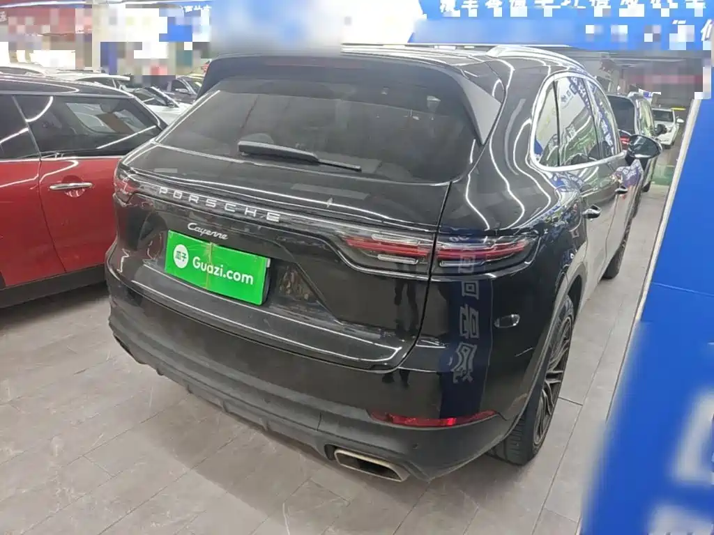 Porsche Cayenne — миниатюра 7