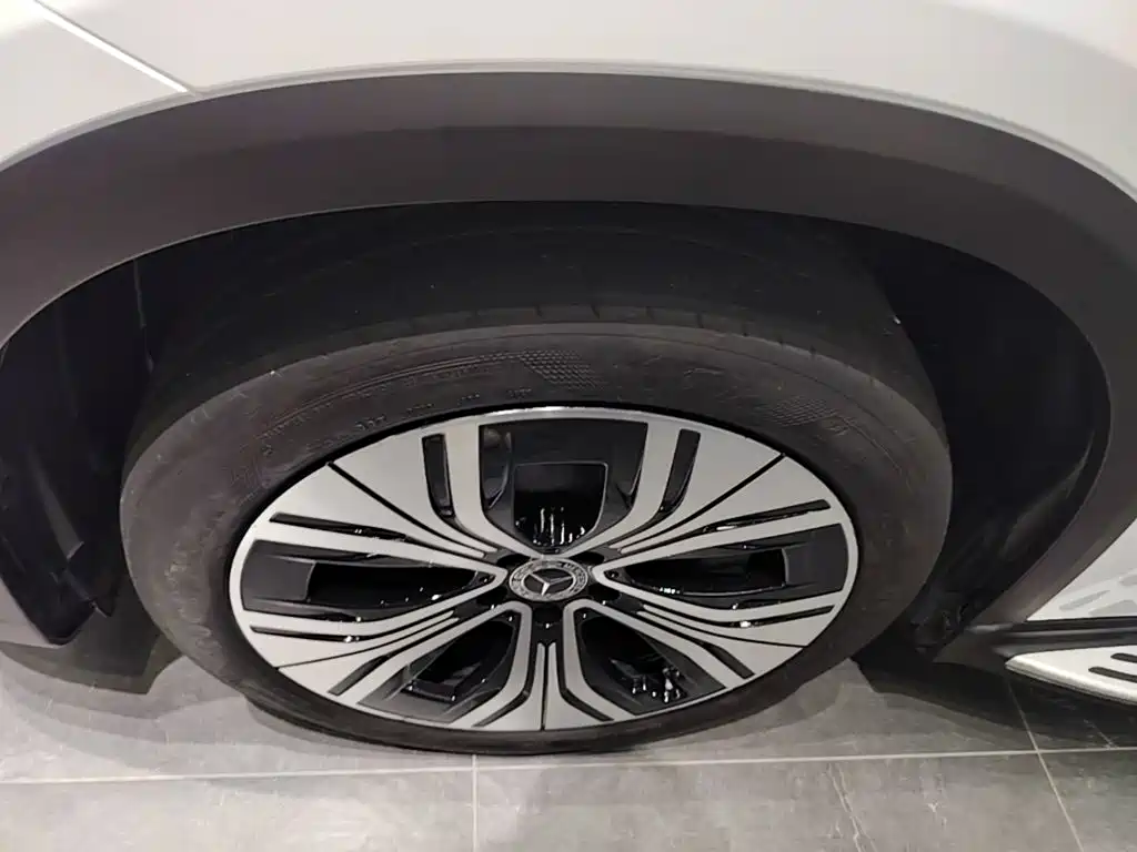 Mercedes-Benz EQE SUV — миниатюра 23