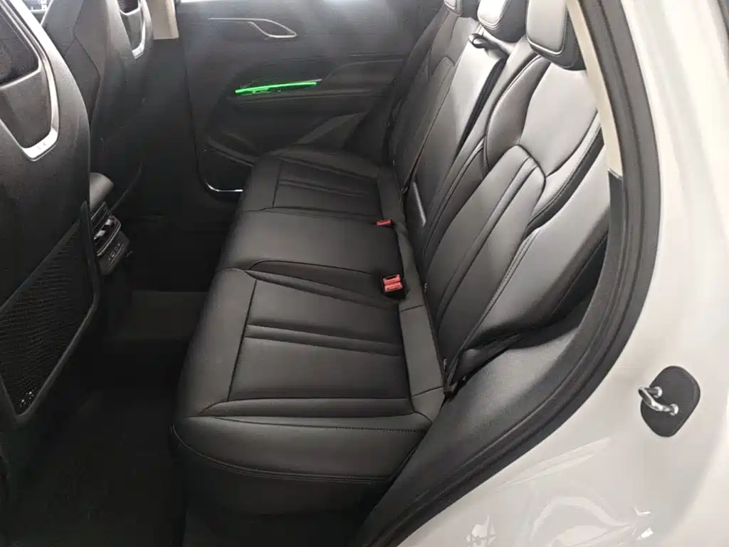 Hongqi Hongqi HS3 PHEV — миниатюра 17