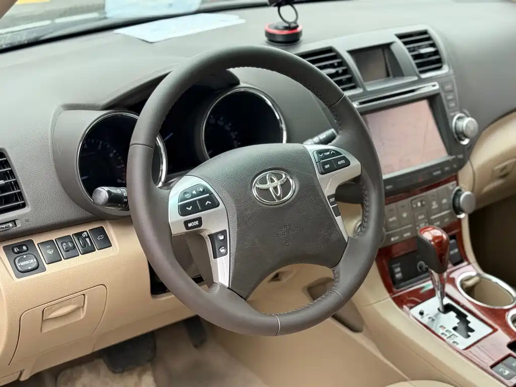 Toyota Highlander 2012 3.5L 7 мест