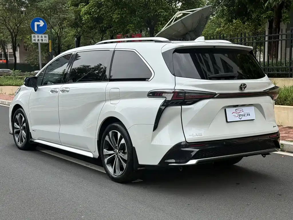 Toyota Granvia 2024 2.5L ULTRA
