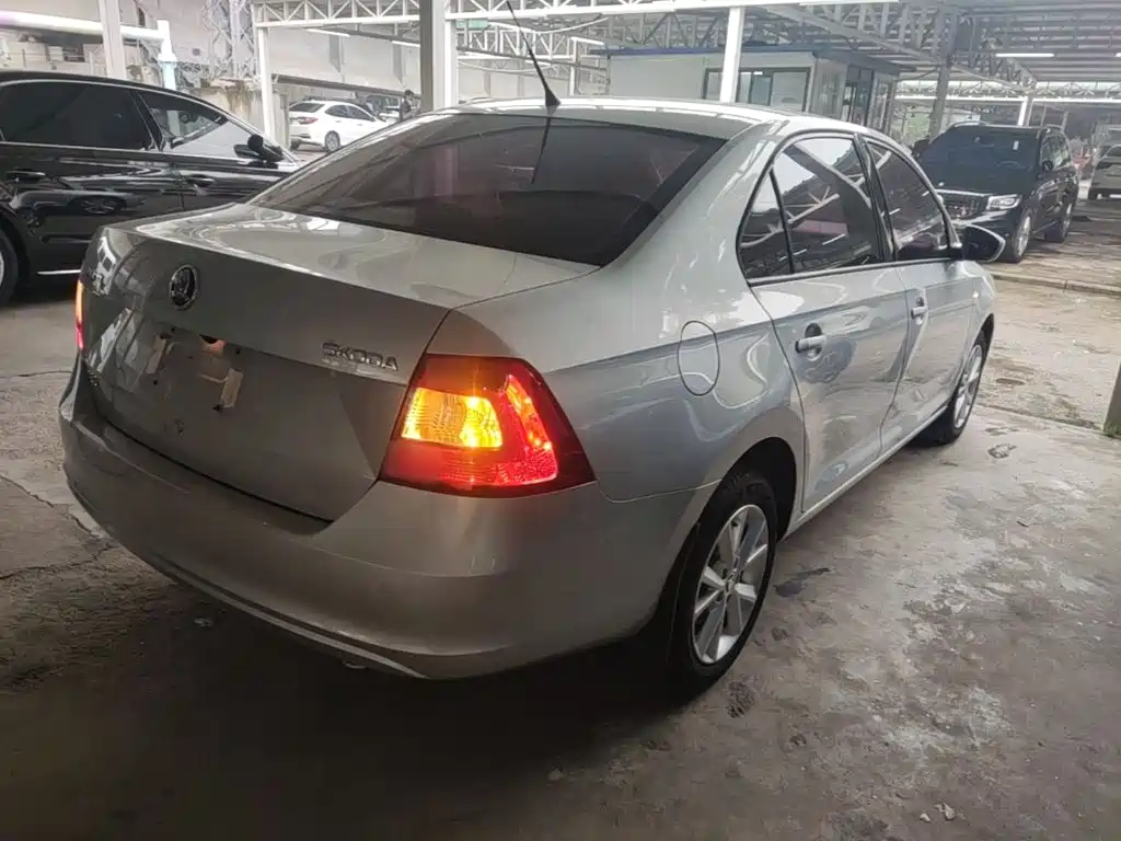 Skoda Rapid — миниатюра 7