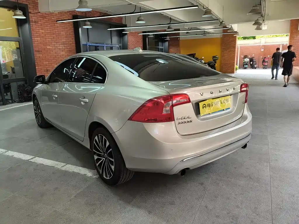 Volvo S60 — миниатюра 3