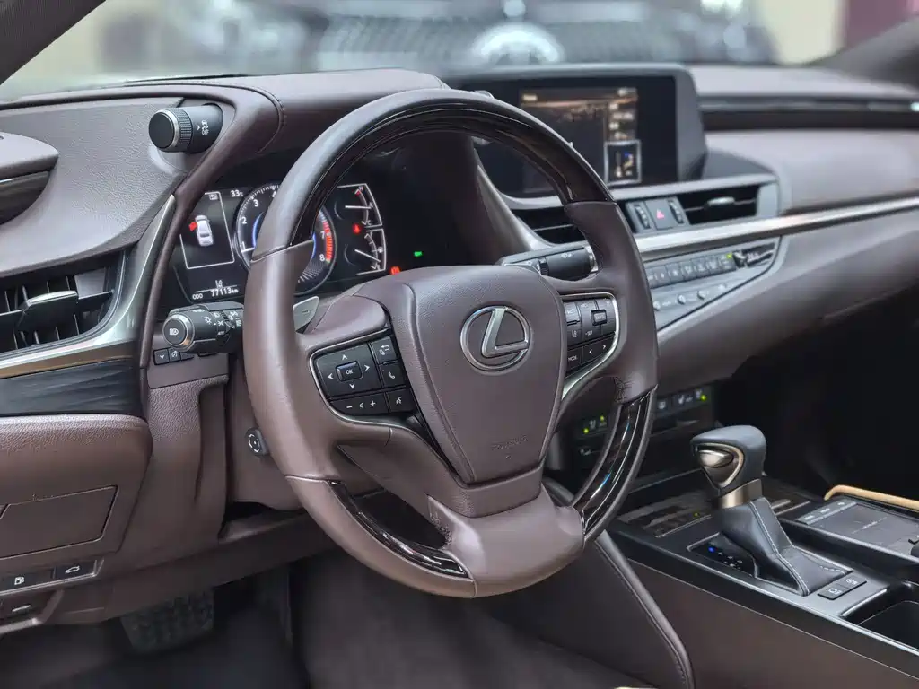 Lexus ES — миниатюра 15